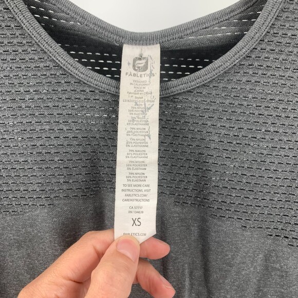 Fabletics gray seamless athletic long sleeve top xs - Picture 3 of 10